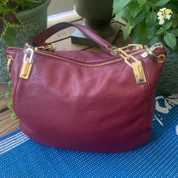✨MK✨MICHAEL KORS MERLOT LEATHER & GOLD ACCENT BAG - Picture 3 of 14